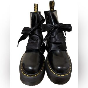 Dr Martens Molly Platform